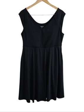 Torrid Active Black Athleisure V-neck Dress With Pockets & Shorts. Size 0/Large